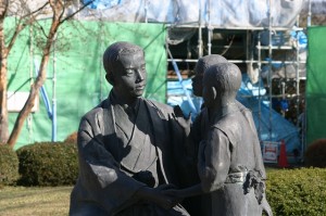 「啄木と子供たち」像